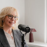 Lisbeth Dau i podcaststudiet til Det du leder efter
